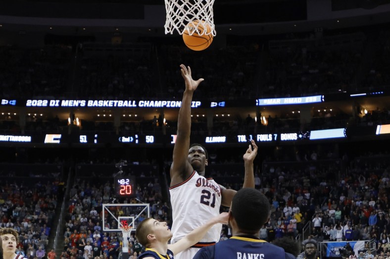 Mar 18, 2022; Pittsburgh, PA, USA; Illinois Fighting Illini center Kofi Cockburn (21) shoots the ball against the Chattanooga Mocs in the second half during the first round of the 2022 NCAA Tournament at PPG Paints Arena. Mandatory Credit: Geoff Burke-USA TODAY Sports
