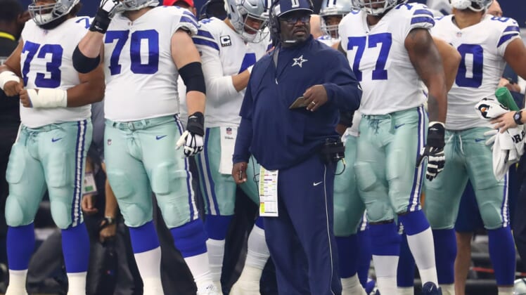 Dec 23, 2018; Arlington, TX, USA; Dallas Cowboys running backs coach Gary Brown on the sidelines with the offense during the game against the Tampa Bay Buccaneers at AT&T Stadium. Mandatory Credit: Matthew Emmons-USA TODAY Sports