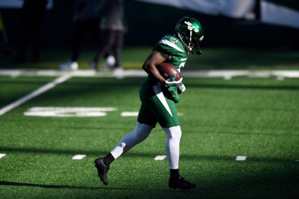 New York Jets running back Frank Gore (21) warms up before a game against the Last Vegas Raiders at MetLife Stadium on Sunday, Dec. 6, 2020, in East Rutherford.

Nyj Vs Lv