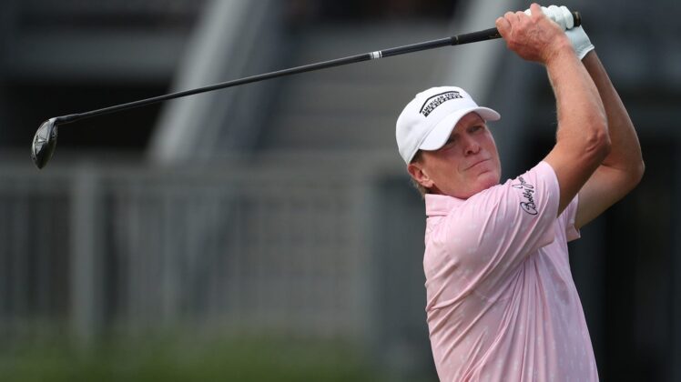Steve Stricker hits off the 17th tee during the  final round of the Bridgestone Senior Players Championship at Firestone Country Club on Friday June 27, 2021 in Akron.Bridge 6 28 Mc 4