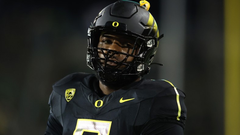 Oct 15, 2021; Eugene, Oregon, USA; Oregon Ducks defensive end Kayvon Thibodeaux (5) warms-up with players before play California Golden Bears at Autzen Stadium. Mandatory Credit: Jaime Valdez-USA TODAY Sports