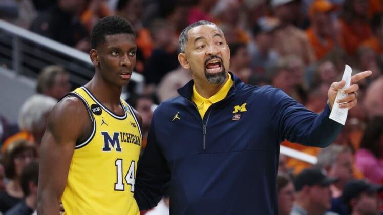 Mar 19, 2022; Indianapolis, IN, USA; Michigan Wolverines head coach Juwan Howard speaks with Michigan Wolverines forward Moussa Diabate (14) in the second half against the Tennessee Volunteers during the second round of the 2022 NCAA Tournament at Gainbridge Fieldhouse. Mandatory Credit: Trevor Ruszkowski-USA TODAY Sports