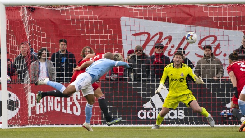 Apr 2, 2022; Toronto, Ontario, CAN; New York City forward H  ber (9) scores a goal on Toronto FC goalkeeper Alex Bono (25) during the second half at BMO Field. Mandatory Credit: Nick Turchiaro-USA TODAY Sports