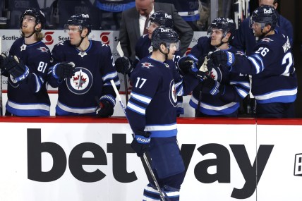 Jets aim to ignite offense against struggling Flyers