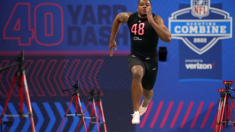 Mar 5, 2022; Indianapolis, IN, USA; Georgia defensive lineman Travon Walker (DL48) runs in the 40-yard dash during the 2022 NFL Scouting Combine at Lucas Oil Stadium. Mandatory Credit: Kirby Lee-USA TODAY Sports