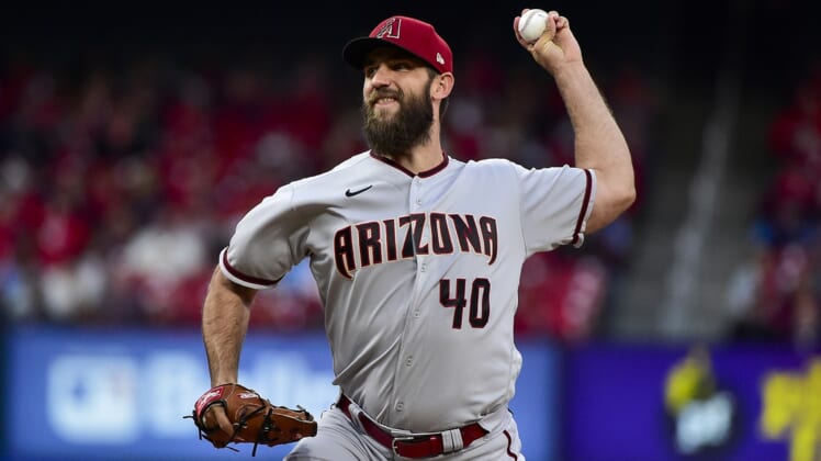 Apr 29, 2022; St. Louis, Missouri, USA;  Arizona Diamondbacks starting pitcher Madison Bumgarner (40) pitches against the St. Louis Cardinals during the first inning at Busch Stadium. Mandatory Credit: Jeff Curry-USA TODAY Sports