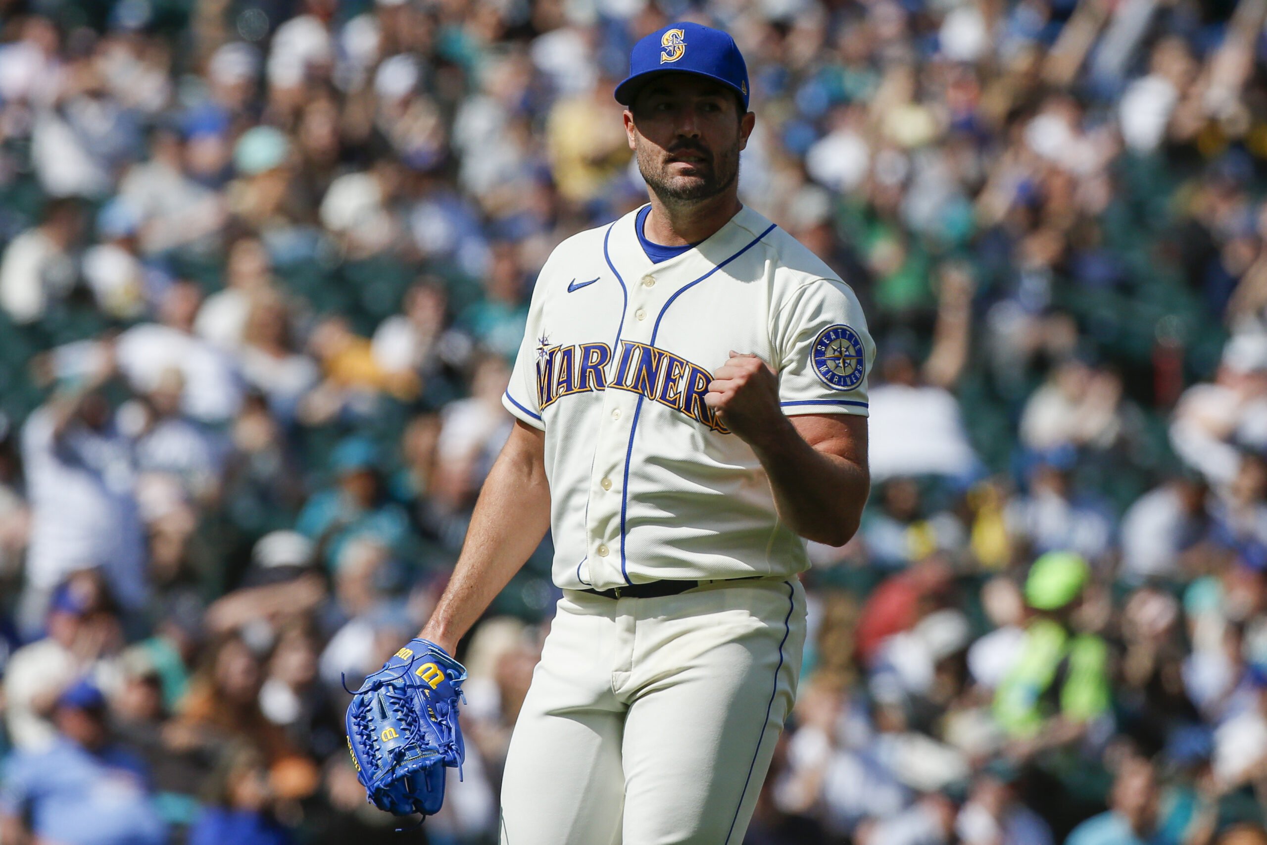 A year after ending playoff drought, Mariners left frustrated