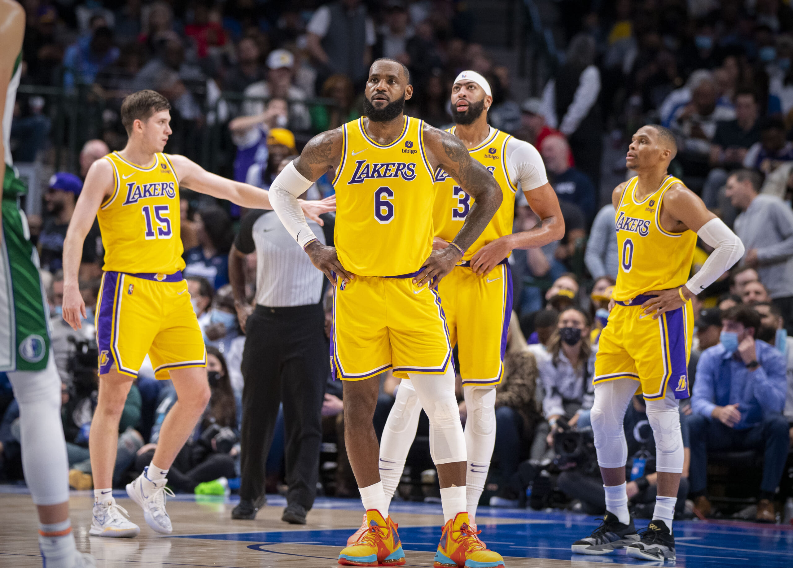 Mavericks place Lakers on brink of elimination