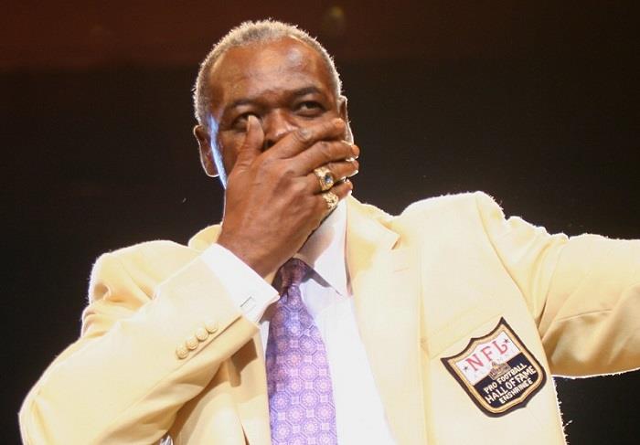 Cowboys right tackle Rayfield Wright reacts to being enshrined in the Pro Football Hall of Fame.