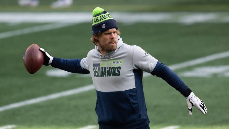 Jan 9, 2021; Seattle, Washington, USA; Seattle Seahawks tight end Greg Olsen (88) warms up prior to a game against the Los Angeles Rams at Lumen Field. Mandatory Credit: Steven Bisig-USA TODAY Sports