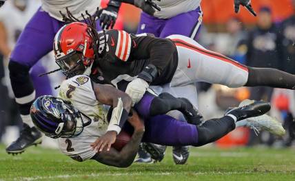 Cleveland Browns defensive end Jadeveon Clowney (90) sacks Baltimore Ravens backup quarterback Tyler Huntley (2) during the fourth quarter of an NFL football game at FirstEnergy Stadium, Sunday, Dec. 12, 2021, in Cleveland, Ohio. [Jeff Lange/Beacon Journal]

Browns 7