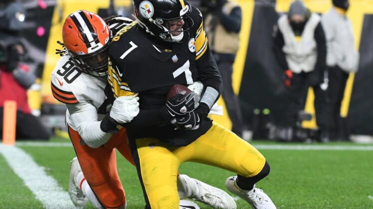 Jan 3, 2022; Pittsburgh, Pennsylvania, USA; Cleveland Browns defensive end Jadeveon Clowney (90) sacks Pittsburgh Steelers quarterback Ben Roethlisberger (7) during the third quarter at Heinz Field. Mandatory Credit: Philip G. Pavely-USA TODAY Sports