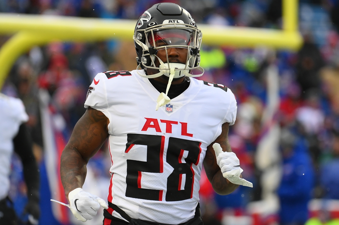 Jan 2, 2022; Orchard Park, New York, USA; Atlanta Falcons running back Mike Davis (28) prior to the game against the Buffalo Bills at Highmark Stadium. Mandatory Credit: Rich Barnes-USA TODAY Sports