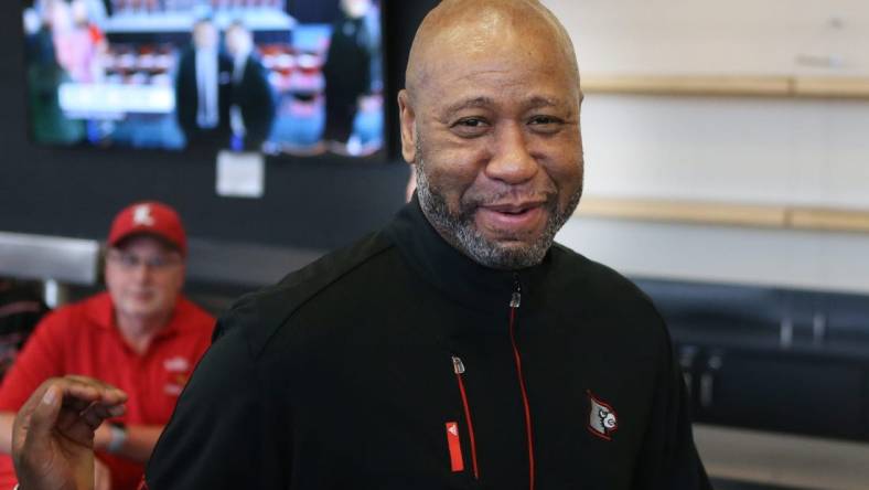 Milt Wagner enters the room where Kenny Payne will be announced as the new head coach of the Louisville basketball team at the KFC Yum Center.March 18, 2022

Kennypayne 16