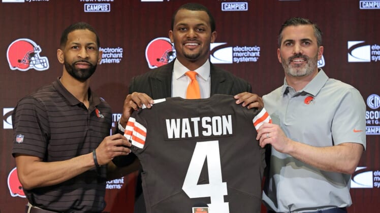 Cleveland Browns quarterback Deshaun Watson, center, poses for a portrait with general manager Andrew Berry, left, and head coach Kevin Stefanski during Watson's introductory press conference at the Cleveland Browns Training Facility on Friday.Watsonpress 11