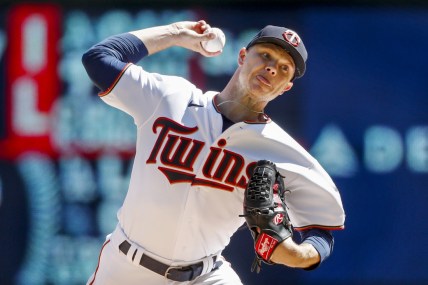 Sonny Gray, Twins warm up for playoffs vs. A's