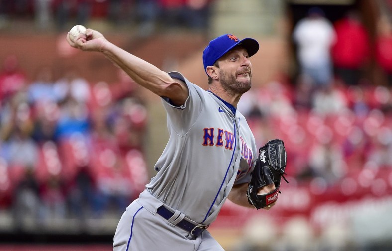 Apr 25, 2022; St. Louis, Missouri, USA;  New York Mets starting pitcher Max Scherzer (21) pitches against the St. Louis Cardinals during the first inning at Busch Stadium. Mandatory Credit: Jeff Curry-USA TODAY Sports