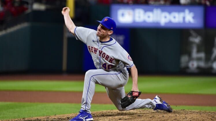 Apr 26, 2022; St. Louis, Missouri, USA;  New York Mets starting pitcher Chris Bassitt (40) pitches against the St. Louis Cardinals during the fifth inning at Busch Stadium. Mandatory Credit: Jeff Curry-USA TODAY Sports