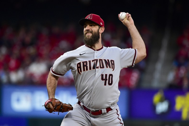 Apr 29, 2022; St. Louis, Missouri, USA;  Arizona Diamondbacks starting pitcher Madison Bumgarner (40) pitches against the St. Louis Cardinals during the first inning at Busch Stadium. Mandatory Credit: Jeff Curry-USA TODAY Sports