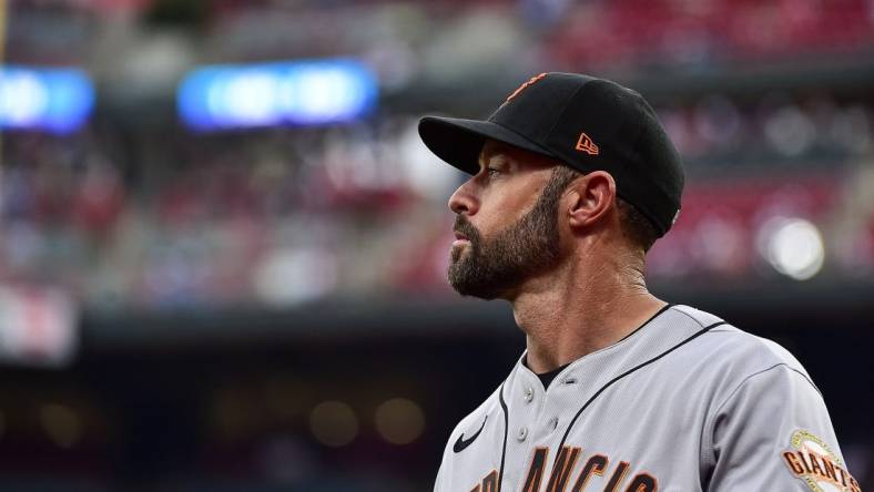 May 13, 2022; St. Louis, Missouri, USA;  San Francisco Giants manager Gabe Kapler (19) walks back to the dugout before a game against the St. Louis Cardinals at Busch Stadium. Mandatory Credit: Jeff Curry-USA TODAY Sports