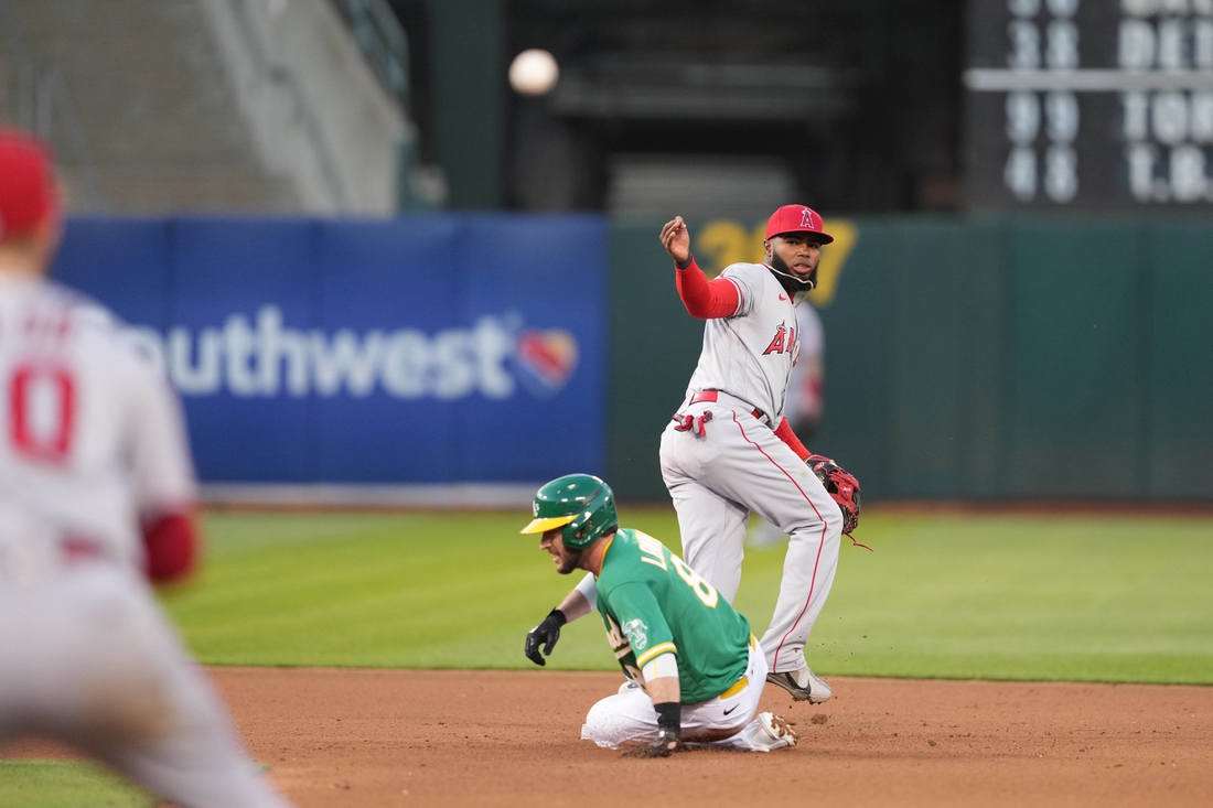 Los Angeles Angels right fielder Taylor Ward (3) hits a grand slam