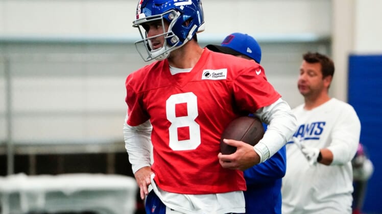 New York Giants quarterback Daniel Jones (8) participates in the organized team activities (OTAs) at the training center in East Rutherford on Thursday, May 19, 2022.Nfl Ny Giants Practice