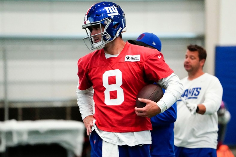 New York Giants quarterback Daniel Jones (8) participates in the organized team activities (OTAs) at the training center in East Rutherford on Thursday, May 19, 2022.

Nfl Ny Giants Practice
