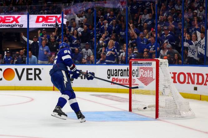 Lightning win Game 4 of NHL playoffs series, Panthers on the brink