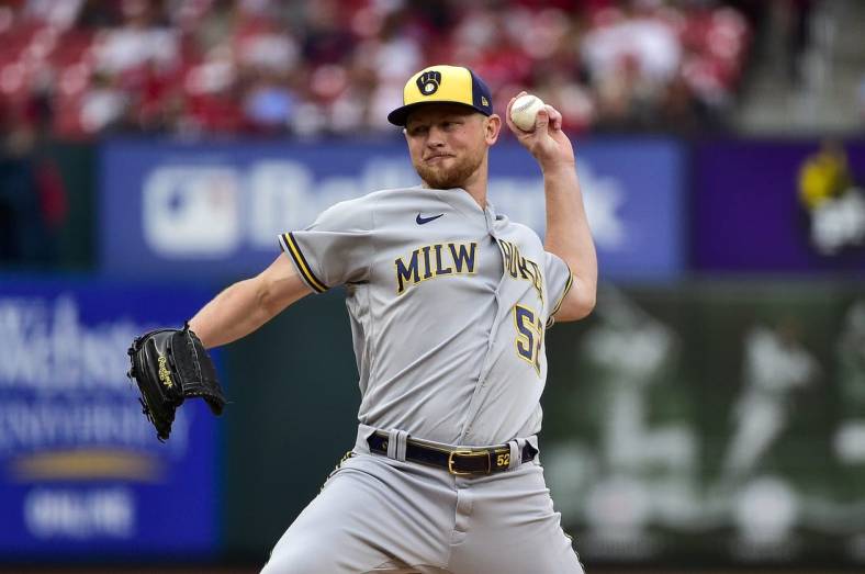 May 26, 2022; St. Louis, Missouri, USA;  Milwaukee Brewers starting pitcher Eric Lauer (52) pitches against the St. Louis Cardinals during the first inning at Busch Stadium. Mandatory Credit: Jeff Curry-USA TODAY Sports