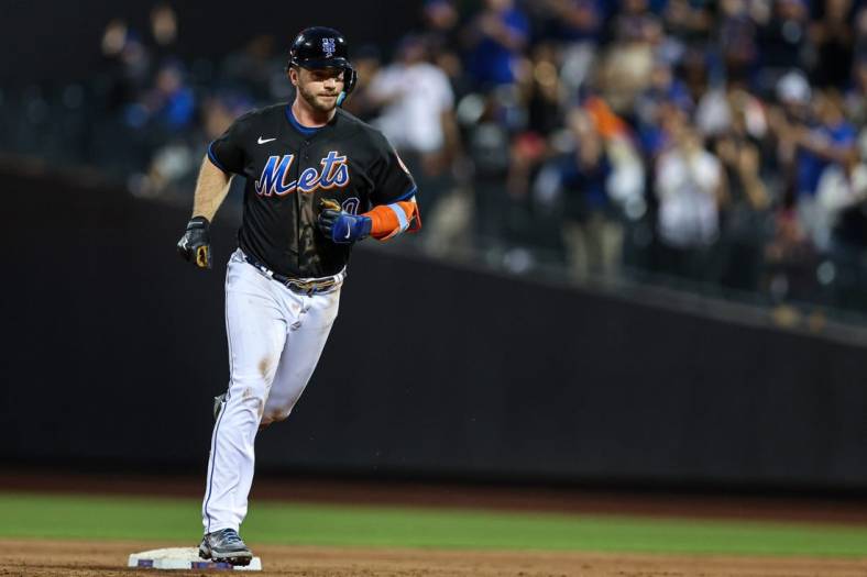 May 27, 2022; New York City, New York, USA; New York Mets designated hitter Pete Alonso (20) runs the base path after hitting a two run home run against the Philadelphia Phillies during the third inning at Citi Field. Mandatory Credit: Vincent Carchietta-USA TODAY Sports