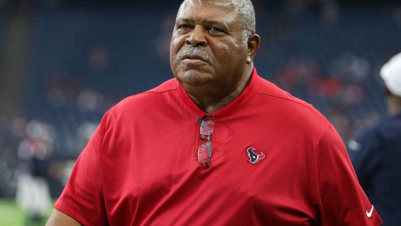 Aug 29, 2019; Houston, TX, USA; Houston Texans defensive coordinator Romeo Crennel before a game against the Los Angeles Rams at NRG Stadium. Mandatory Credit: Troy Taormina-USA TODAY Sports