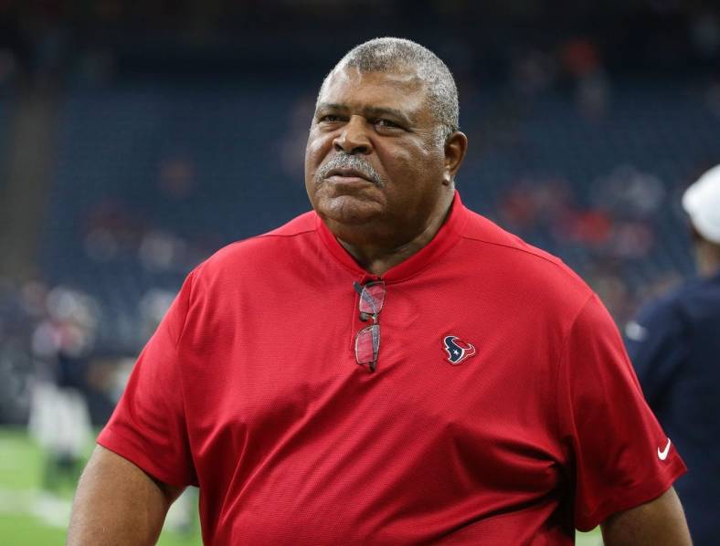 Aug 29, 2019; Houston, TX, USA; Houston Texans defensive coordinator Romeo Crennel before a game against the Los Angeles Rams at NRG Stadium. Mandatory Credit: Troy Taormina-USA TODAY Sports