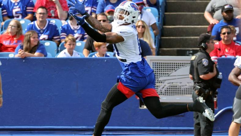 Bills receiver Duke Williams catches a deep pass during practice.

Jg 073121 Bills Duke Williams