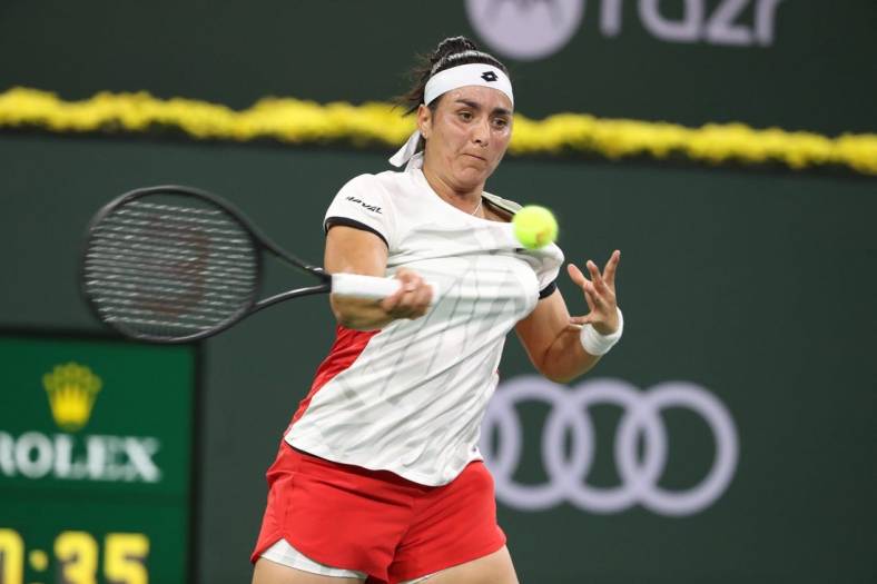 Ons Jabeur returns a shot to Paula Badosa in their semifinal match at the BNP Paribas in Indian Wells, Calif., on October 15, 2021.

Paula Badosa Vs Ons Jabeur Bnp Paribas2202