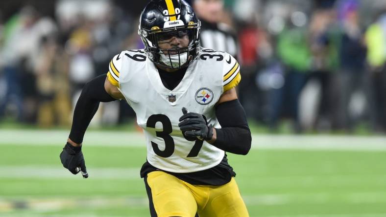 Dec 9, 2021; Minneapolis, Minnesota, USA; Pittsburgh Steelers free safety Minkah Fitzpatrick (39) in action against the Minnesota Vikings at U.S. Bank Stadium. Mandatory Credit: Jeffrey Becker-USA TODAY Sports