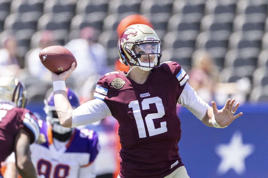 Denver Broncos sign quarterback Case Cookus