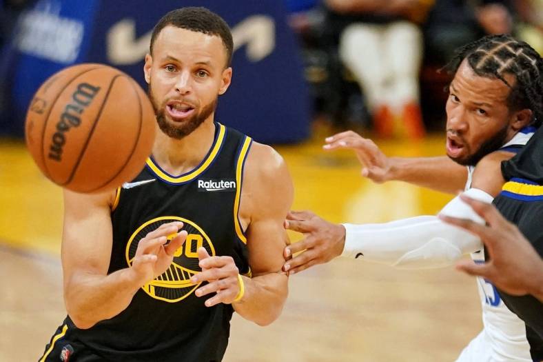 May 26, 2022; San Francisco, California, USA; Golden State Warriors guard Stephen Curry (30) watches the ball against the Dallas Mavericks during the second half during game five of the 2022 western conference finals at Chase Center. Mandatory Credit: Cary Edmondson-USA TODAY Sports