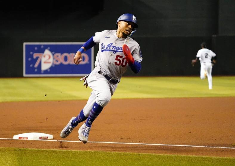 May 26, 2022; Phoenix, Arizona, USA;  Los Angeles Dodgers Mookie Betts (50) runs in the first inning at Chase Field.

Mlb Los Angeles Dodgers At Arizona Diamondbacks