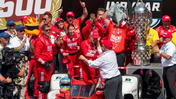 Winner Marcus Ericsson (8) shares a moment with Chip Ganassi after winning the 106th running of the Indianapolis 500 at Indianapolis Motor Speedway Sunday, May 29, 2022.Mb Indy500rd05292022 45