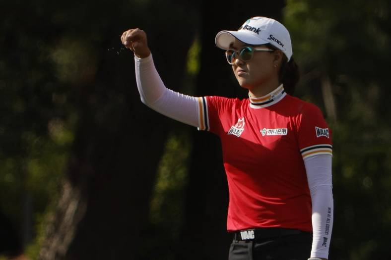 Jun 4, 2022; Southern Pines, North Carolina, USA; Minjee Lee checks the wind prior to hitting an approach shot on the sixteenth hole during the third round of the U.S. Women's Open. Mandatory Credit: Geoff Burke-USA TODAY Sports
