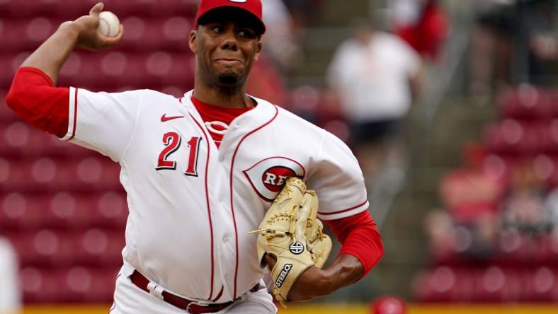 Cincinnati Reds starting pitcher Hunter Greene (21) delivers in the first inning of a baseball game against the Arizona Diamondbacks, Monday, June 6, 2022, at Great American Ball Park in Cincinnati.

Arizona Diamondbacks At Cincinnati Reds June 6 0008