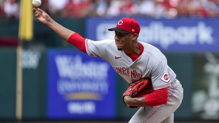 Jun 11, 2022; St. Louis, Missouri, USA;  Cincinnati Reds starting pitcher Hunter Greene (21) pitches against the St. Louis Cardinals during the fifth inning at Busch Stadium. Mandatory Credit: Jeff Curry-USA TODAY Sports