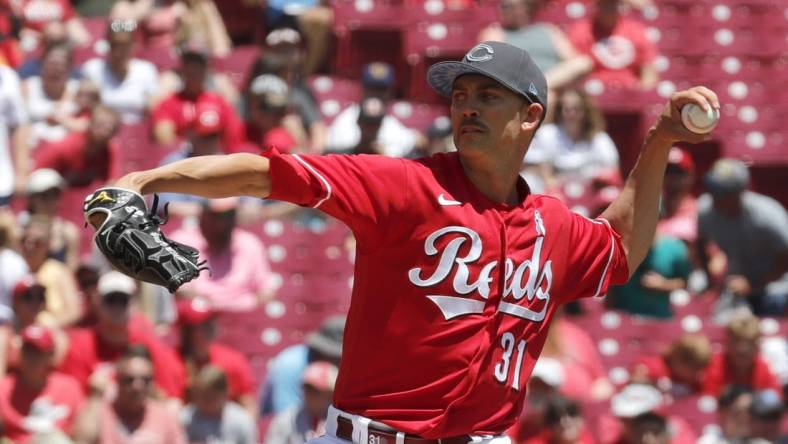 Jun 19, 2022; Cincinnati, Ohio, USA; Cincinnati Reds starting pitcher Mike Minor (31) throws a pitch against the Milwaukee Brewers during the first inning at Great American Ball Park. Mandatory Credit: David Kohl-USA TODAY Sports