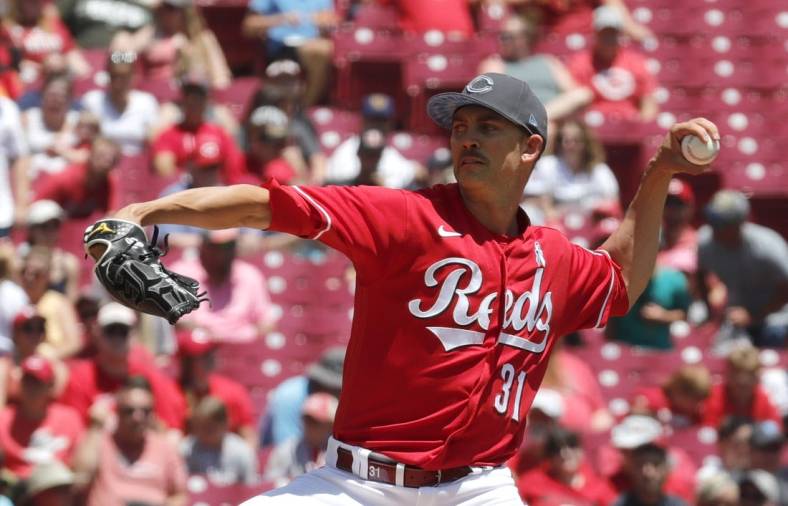 Jun 19, 2022; Cincinnati, Ohio, USA; Cincinnati Reds starting pitcher Mike Minor (31) throws a pitch against the Milwaukee Brewers during the first inning at Great American Ball Park. Mandatory Credit: David Kohl-USA TODAY Sports