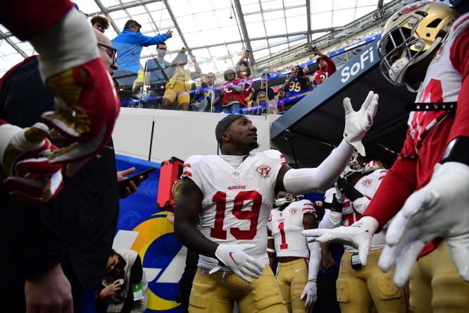 Deebo Samuel reports for 49ers minicamp