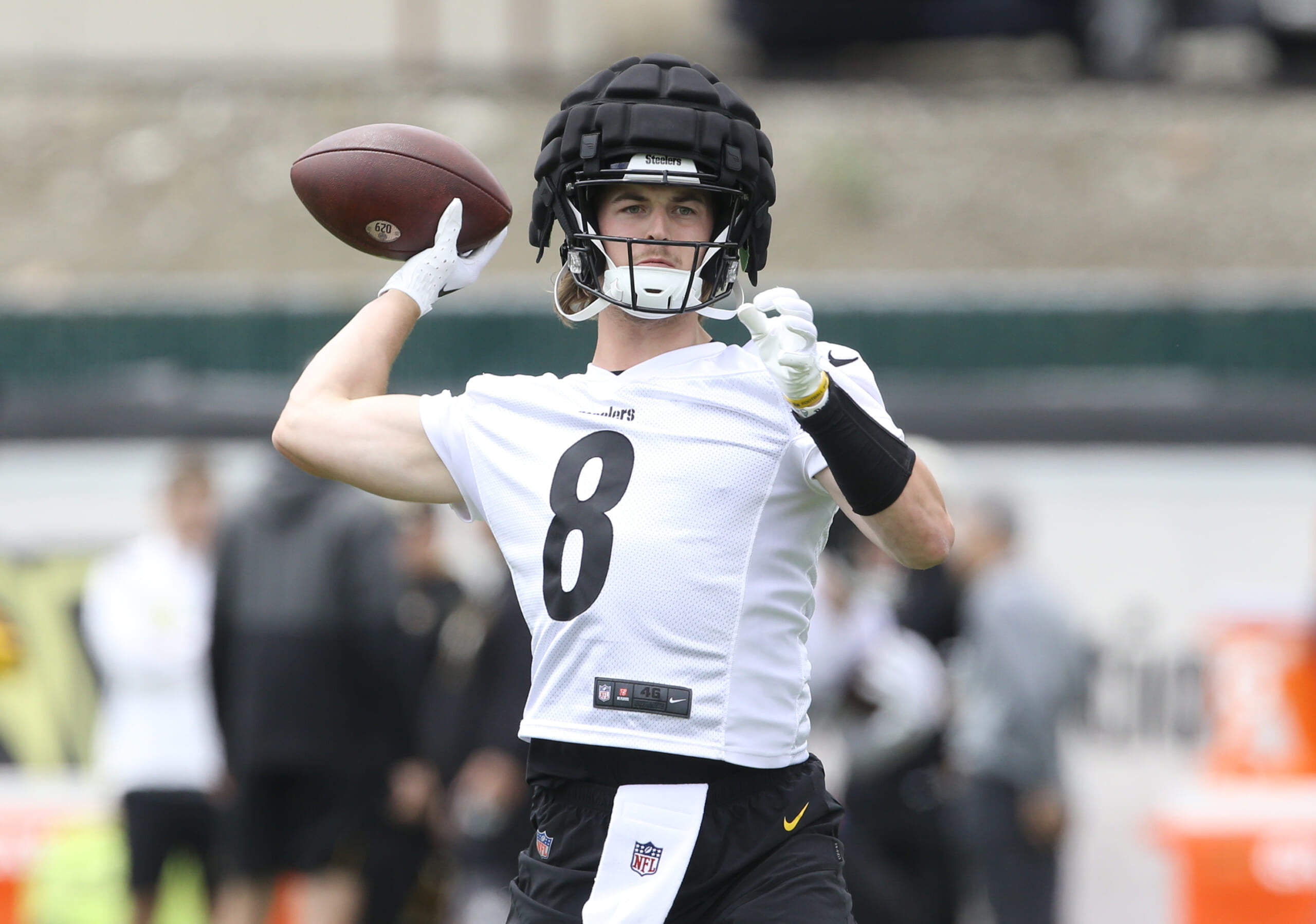 PFF Projects Kenny Pickett to the Pittsburgh Steelers in Latest 2022 NFL  Mock Draft - Pittsburgh Sports Now