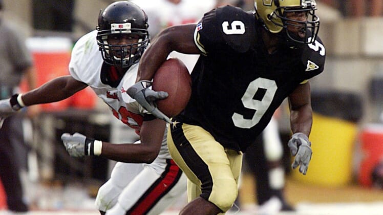 Vanderbilt University's Jimmy Williams (9) heads toward the end zone on a 65-yard punt return with 1:41 left on the clock that gave the Commodores a 34-31 come from behind victory at Dudley Field Sept. 11, 1999.Vanderbilt University Vs Northern Illinois University