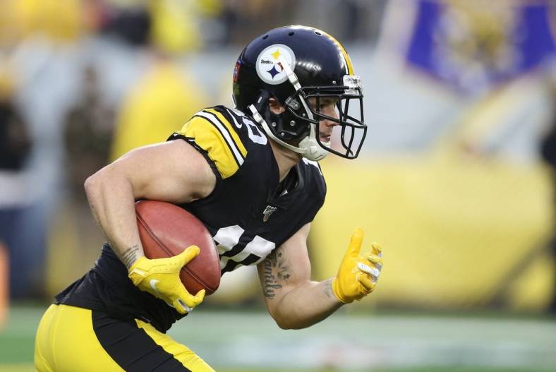 Nov 10, 2019; Pittsburgh, PA, USA;  Pittsburgh Steelers wide receiver Ryan Switzer (10) turns a kick-off against the Los Angeles Rams during the first quarter at Heinz Field. Pittsburgh won 17-12.  Mandatory Credit: Charles LeClaire-USA TODAY Sports