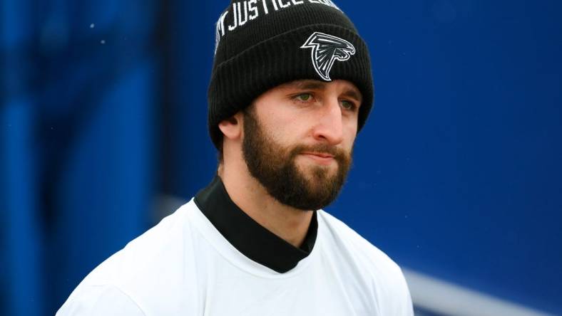 Jan 2, 2022; Orchard Park, New York, USA; Atlanta Falcons quarterback Josh Rosen (16) prior to the game against the Buffalo Bills at Highmark Stadium. Mandatory Credit: Rich Barnes-USA TODAY Sports