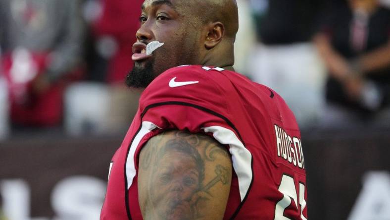 Jan 9, 2022; Glendale, Arizona, USA; Arizona Cardinals center Rodney Hudson (61) gets ready before a home game against the Seattle Seahawks. Mandatory Credit: Michael Chow-Arizona Republic

Nfl Seahawks Vs Cardinals